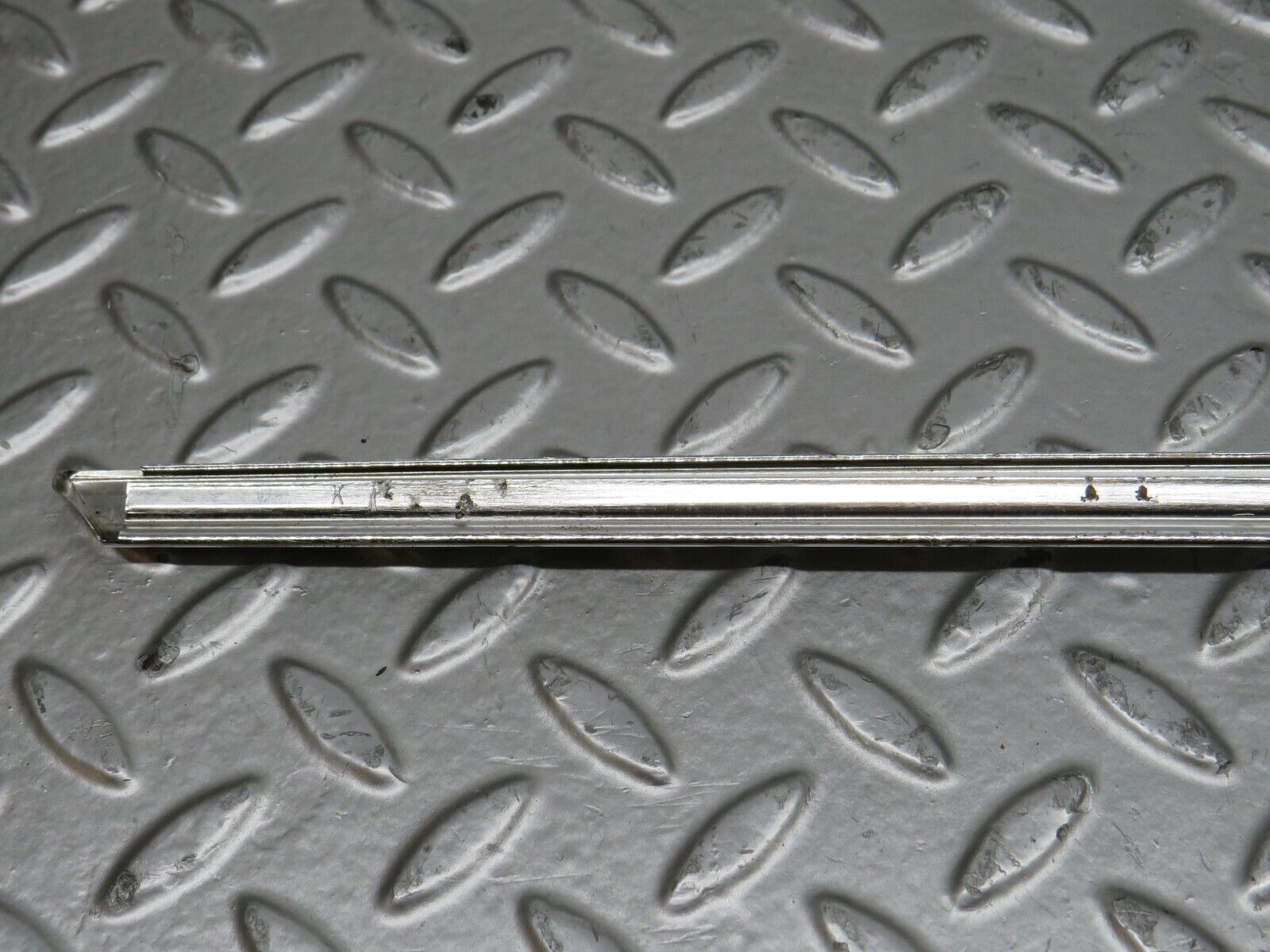 28472 Mercedes-Benz S123 240D Wagon Front Left Door Chrome Moulding Trim