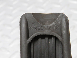 34095 Mercedes-Benz W124 260E Accelerator Pedal & Rubber 1233010082 1263000504