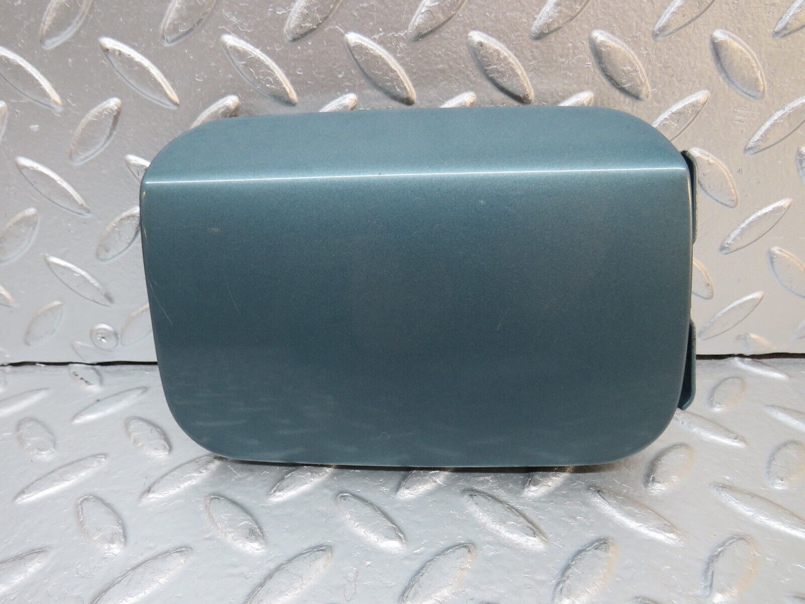 30640 Mercedes-Benz W201 190E 2.0L Fuel Tank Flap Cap 2015840139
