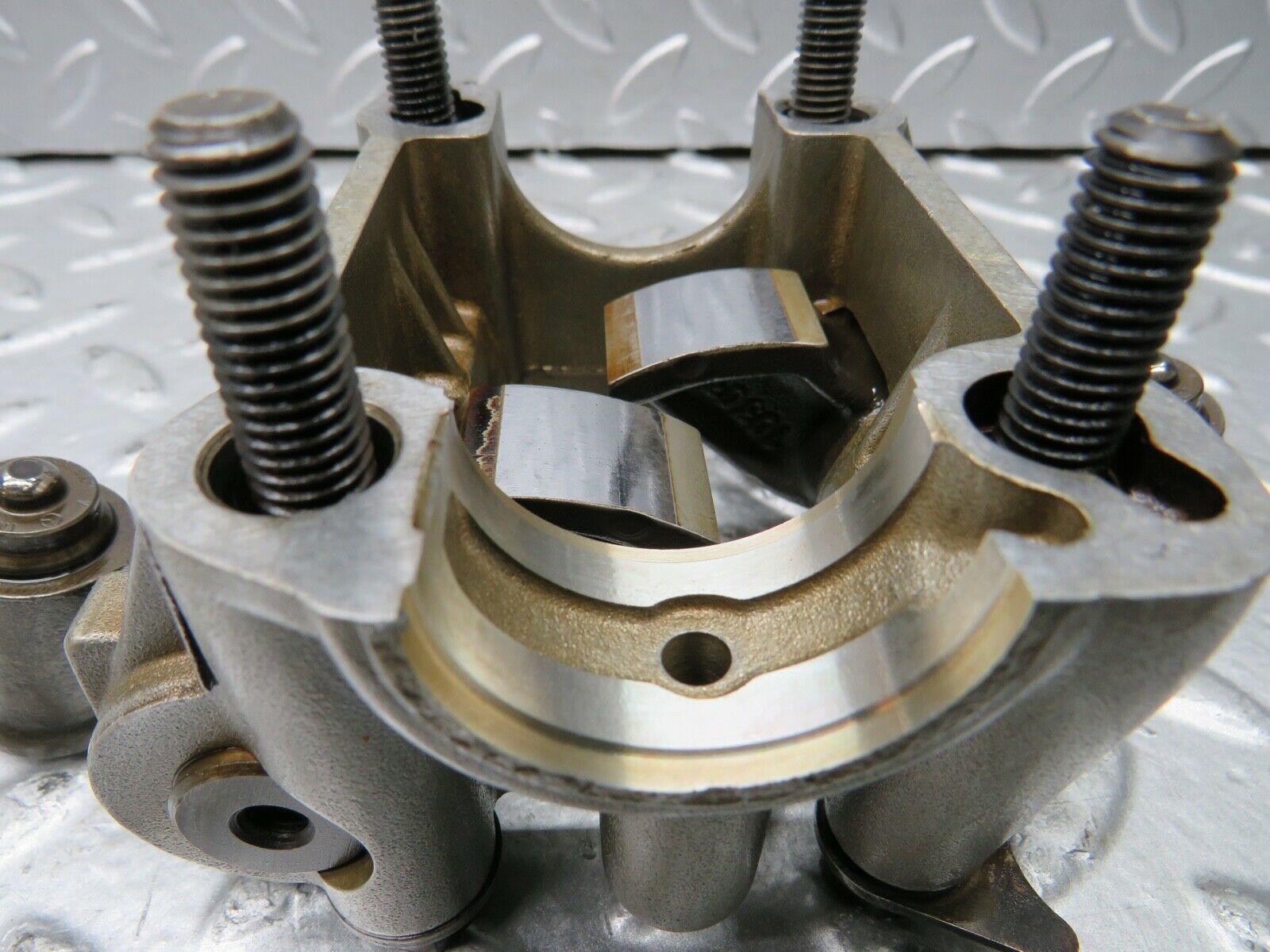 21740 Mercedes-Benz W126 300SE Rocker Arms Camshaft Bearing Block 1030510610