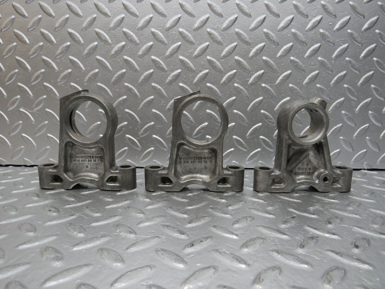 31064 Mercedes-Benz W123 200D Camshaft Tower Bearing Set 6160510612 6160510710