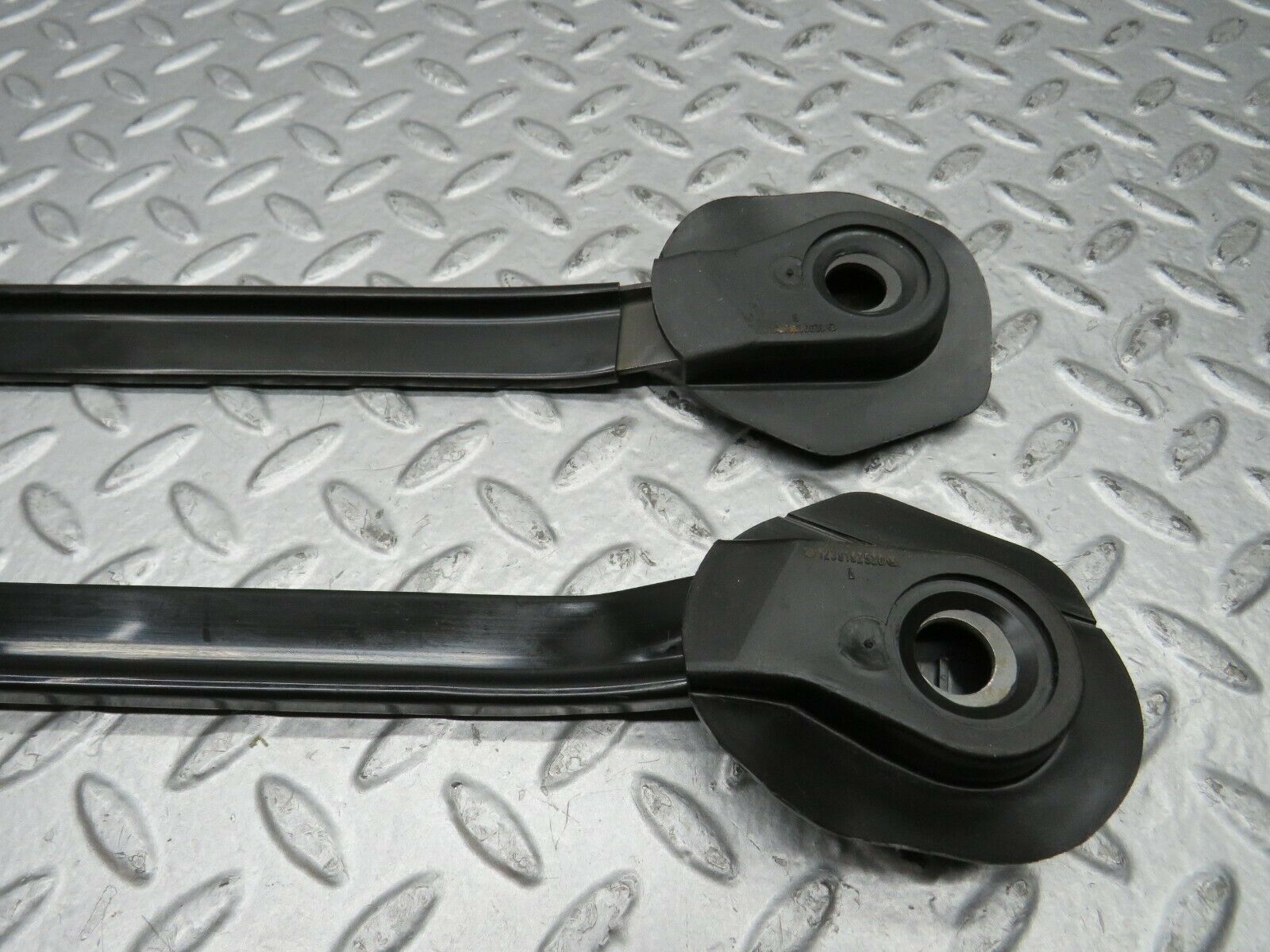 22300 Mercedes-Benz S123 280TE Wagon Seat Belt Runner 1239192520 1239192620