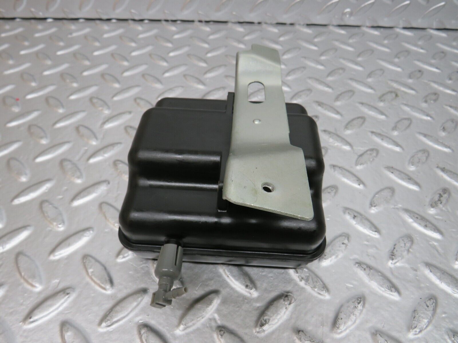 24814 Mercedes-Benz W140 S320 Air Vacuum Expansion Tank 1298050019