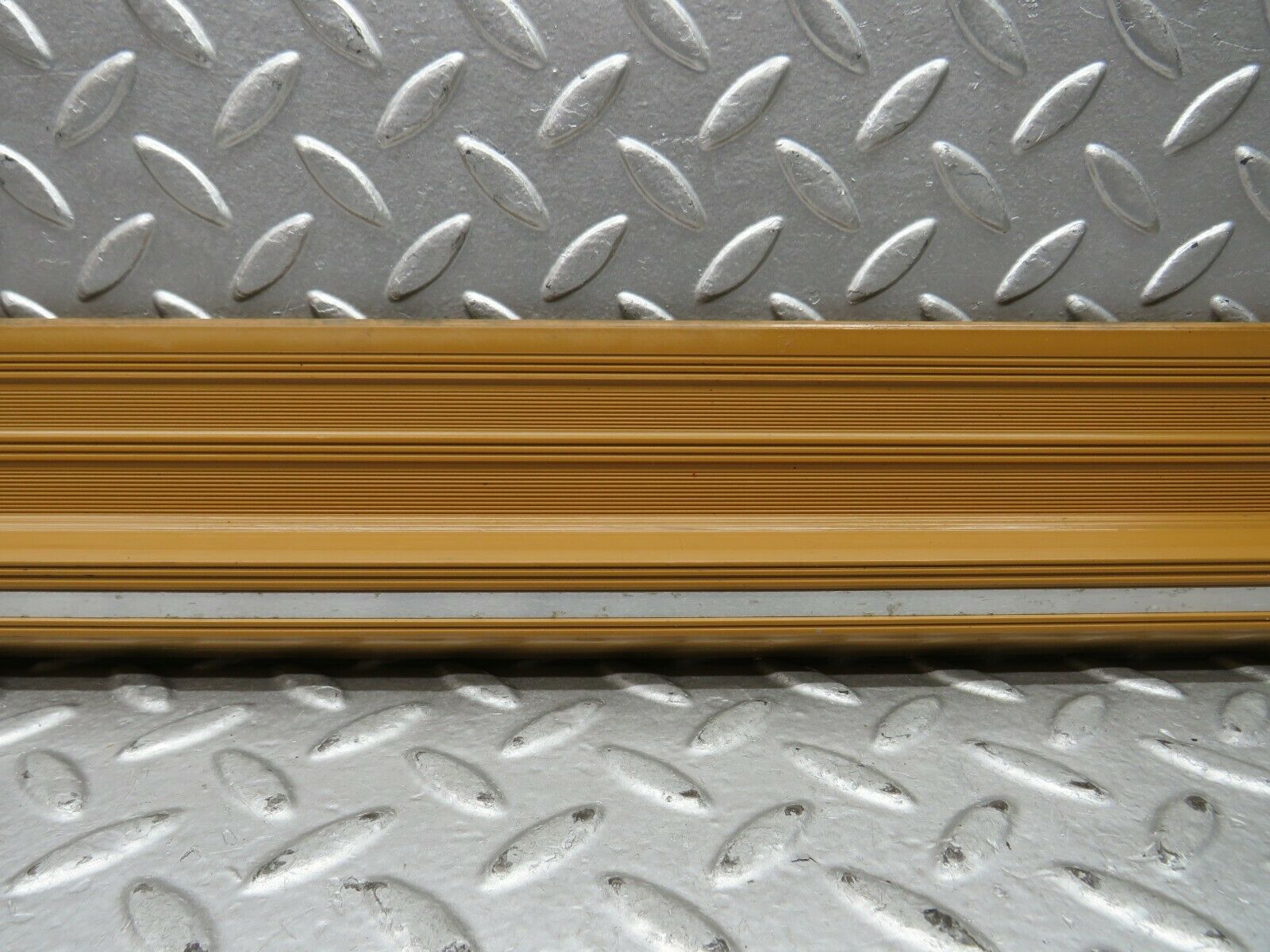 22049 Mercedes-Benz S123 280TE Wagon Front Left Door Sill Trim