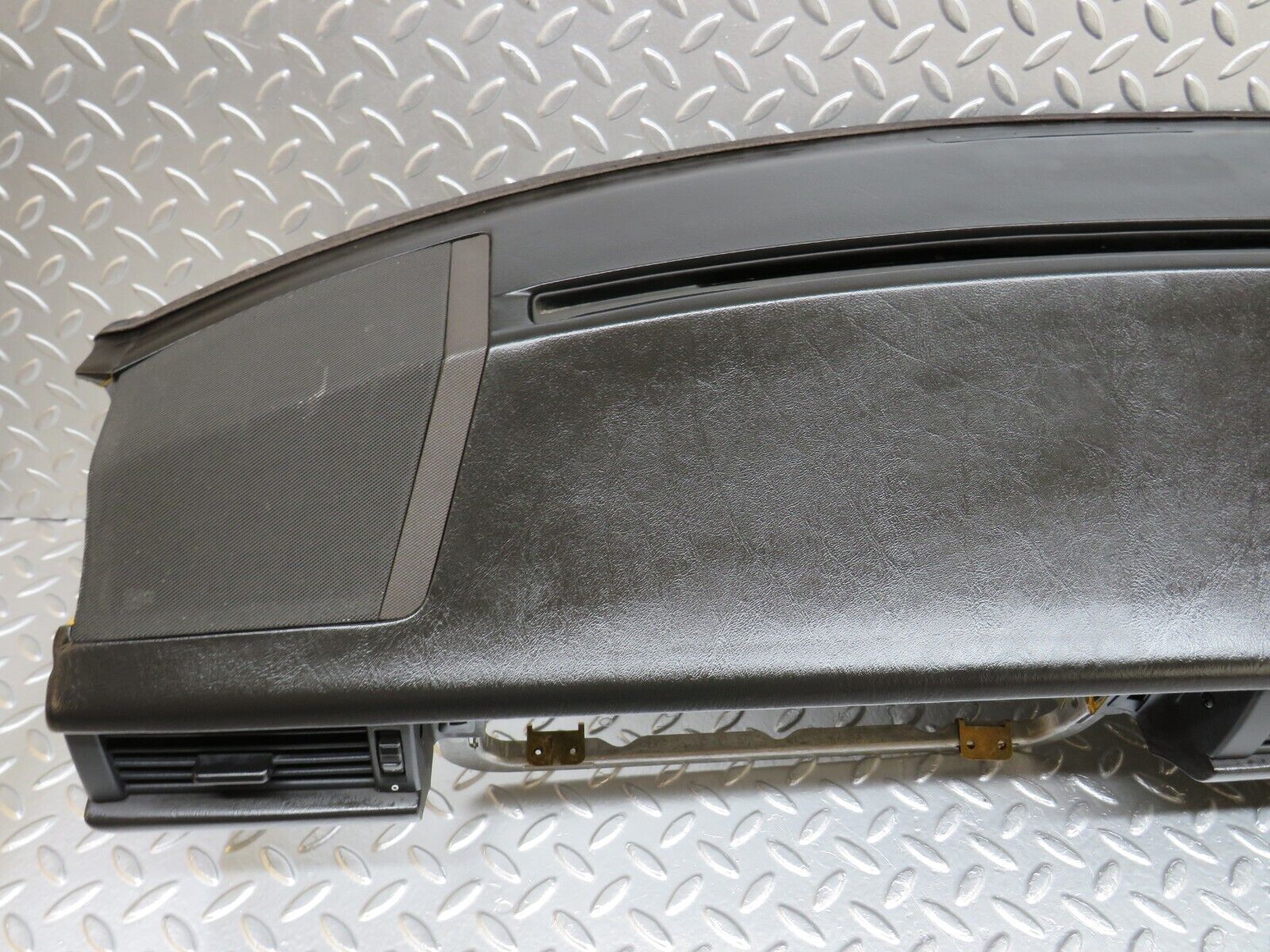 34032 Mercedes-Benz W124 260E Dashboard Brown