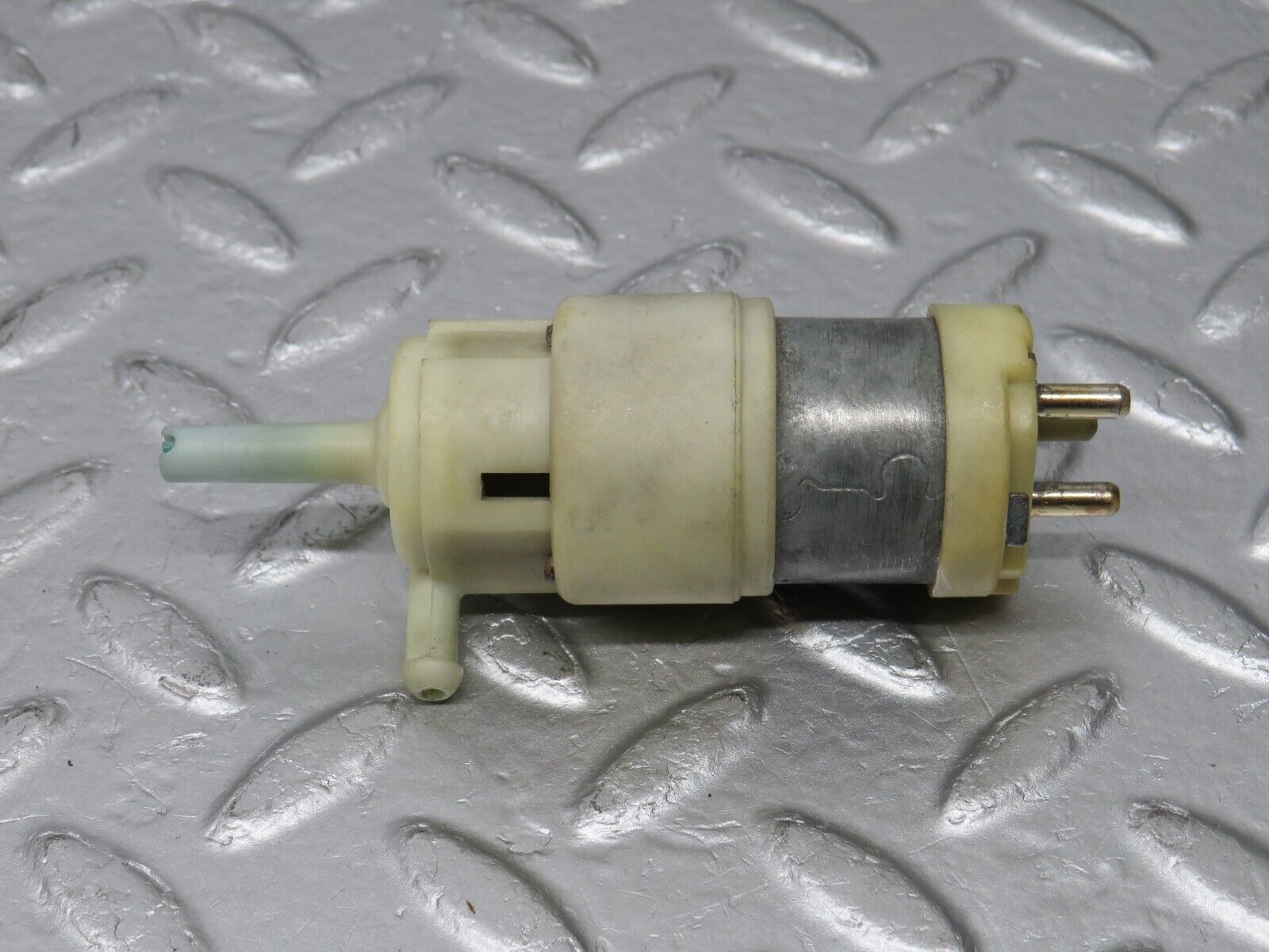 39117 Mercedes-Benz R107 500SL Windscreen Washer Pump 1238690021