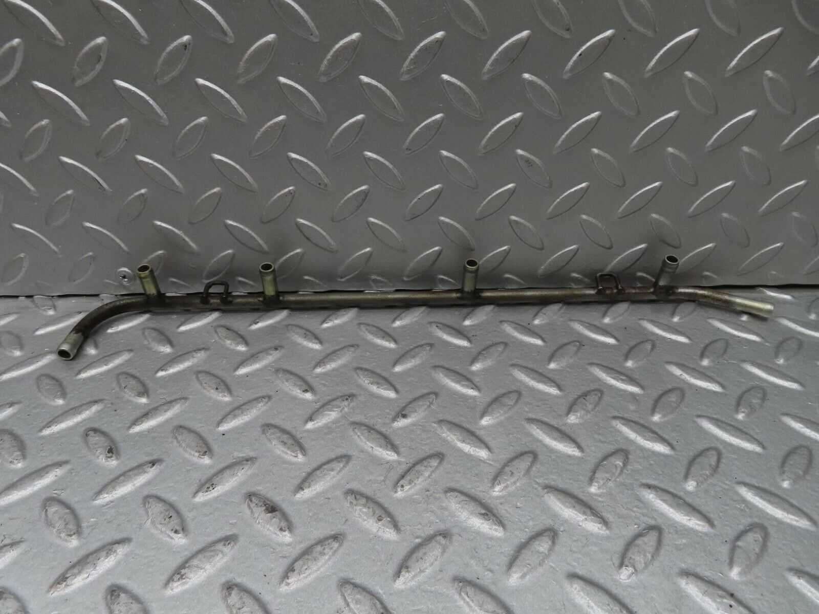 12449 Mercedes-Benz W108 280SE 3.5 Injector Fuel Pipe Right Side