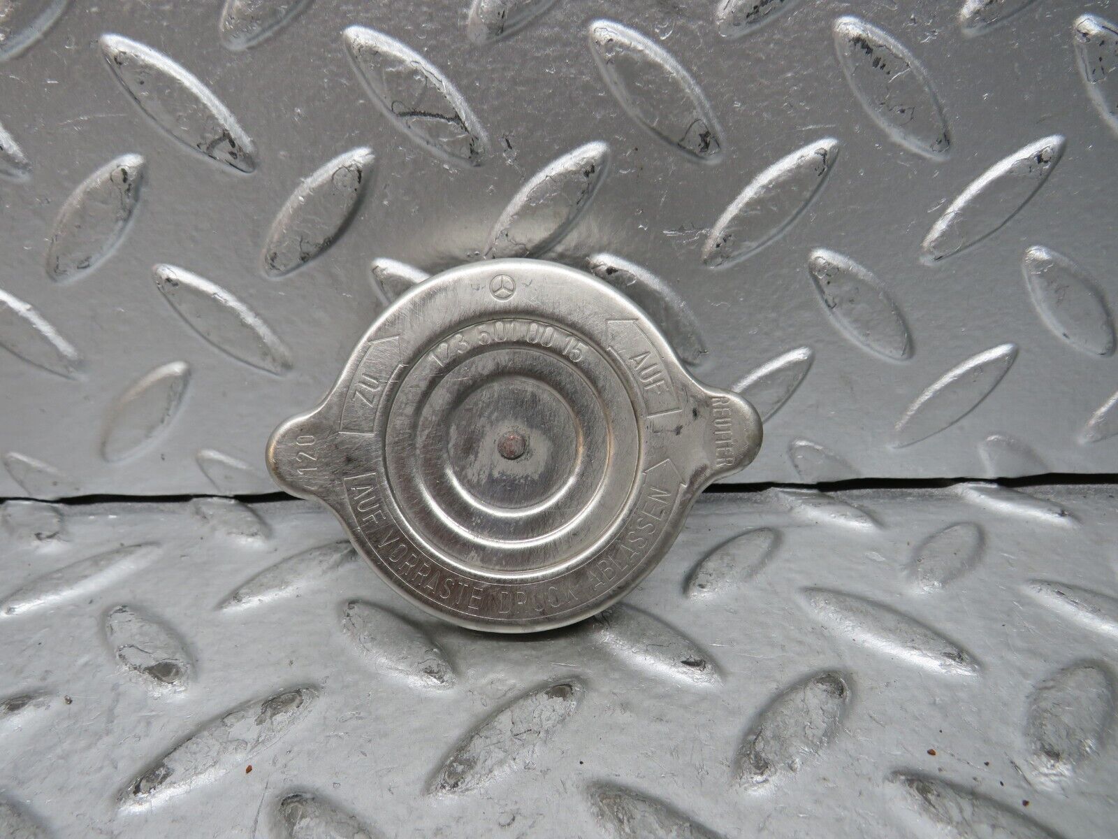28612 Mercedes-Benz W123 230E Radiator Cap 1235010015