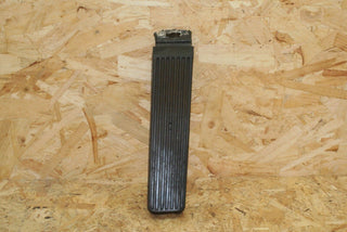 2384 Mercedes-Benz W123 280E Accelerator Pedal With Rubber Cover 1233010082
