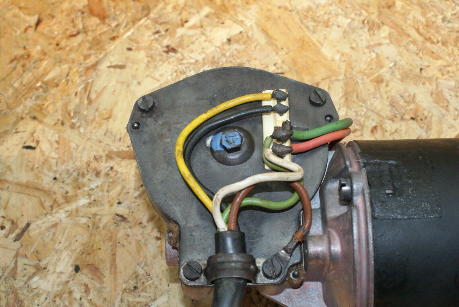 2398 Mercedes-Benz W123 280E Wiper Motor Bosch 0390341077