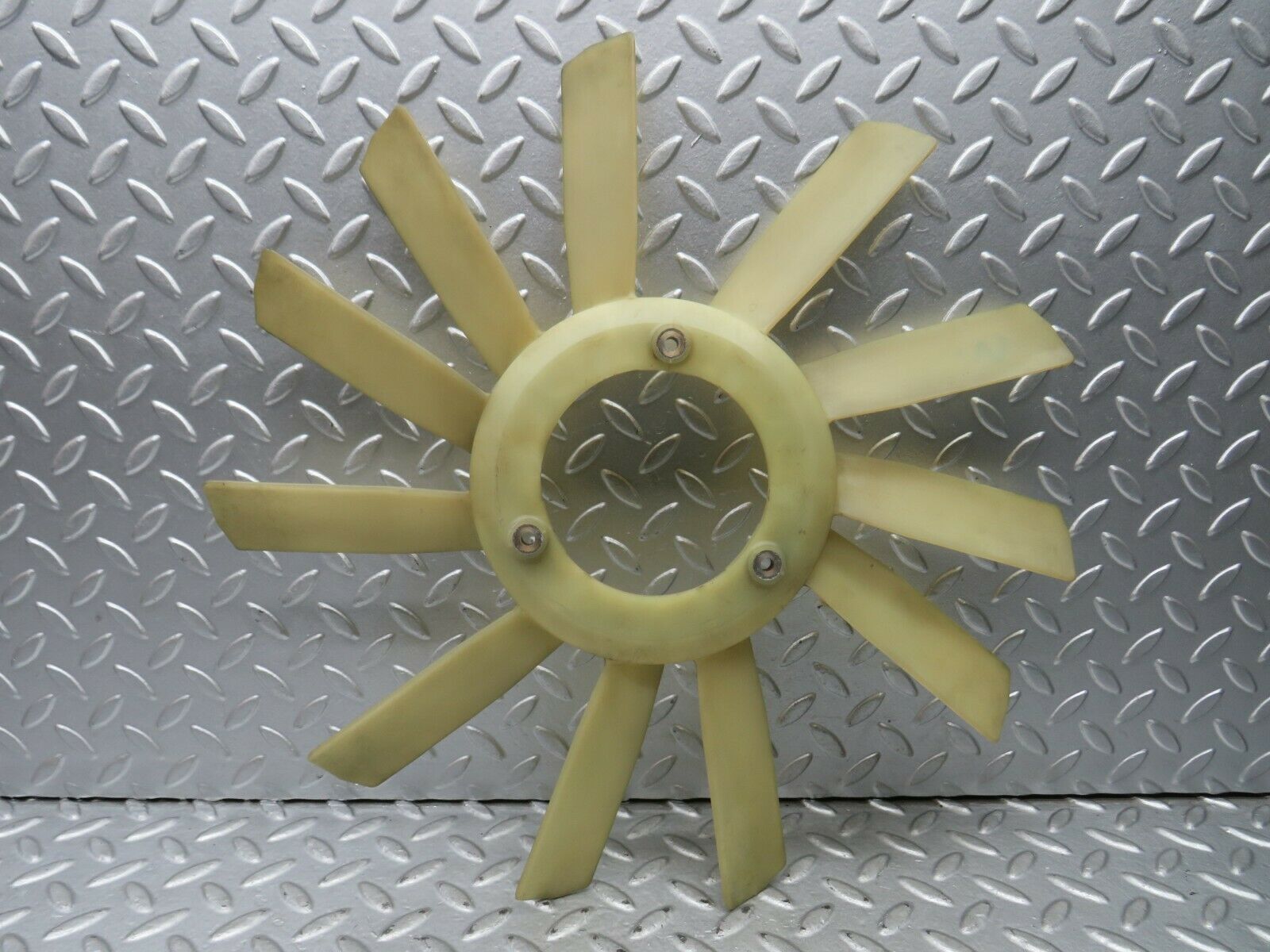 22136 Mercedes-Benz S123 280TE Wagon Engine Cooling Fan 1102050106