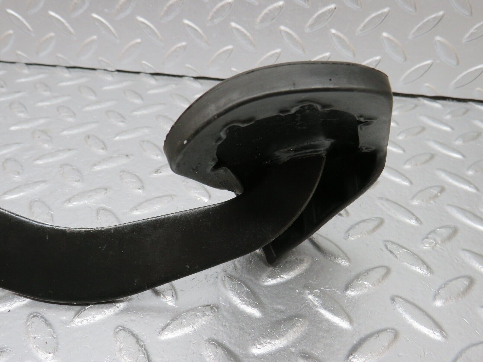 34096 Mercedes-Benz W124 260E Brake Pedal With Rubber 1232910082