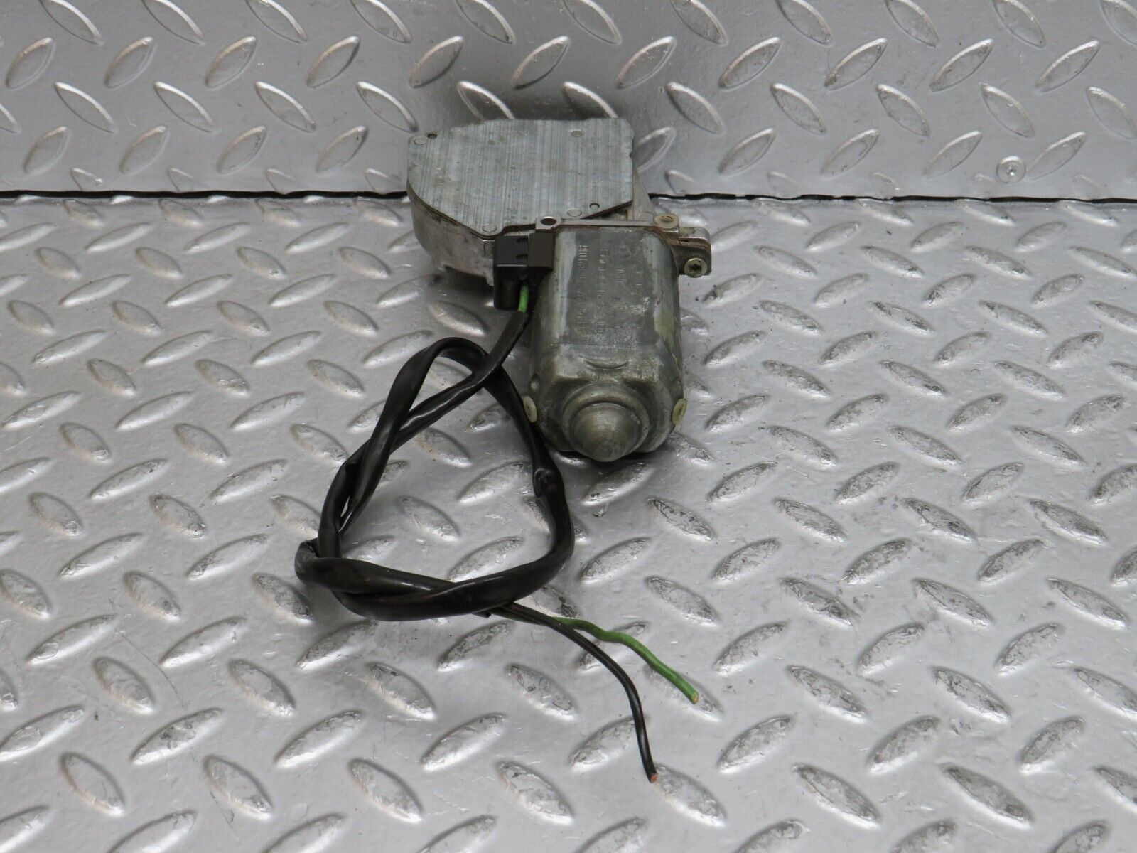 29665 Mercedes-Benz W123 230E Rear Right Window Regulator Motor 0130821016