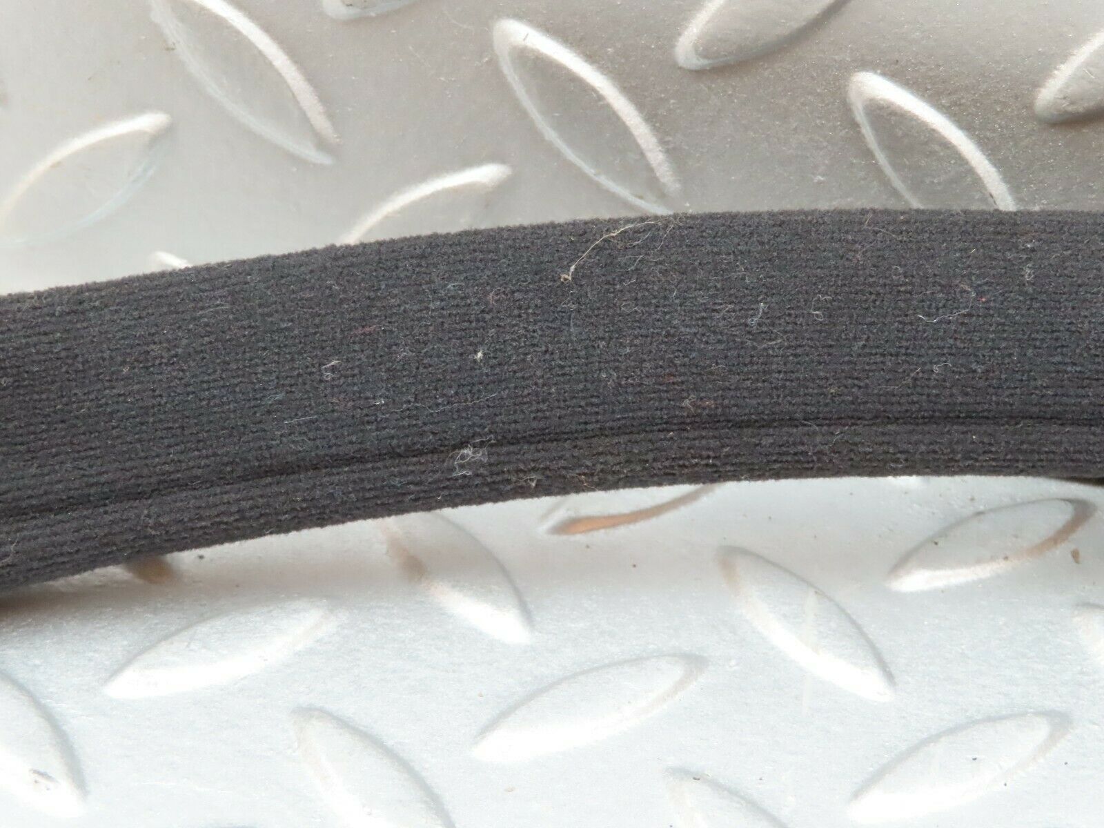 4077 Mercedes-Benz S123 200T Wagon Rear Left Door Seal