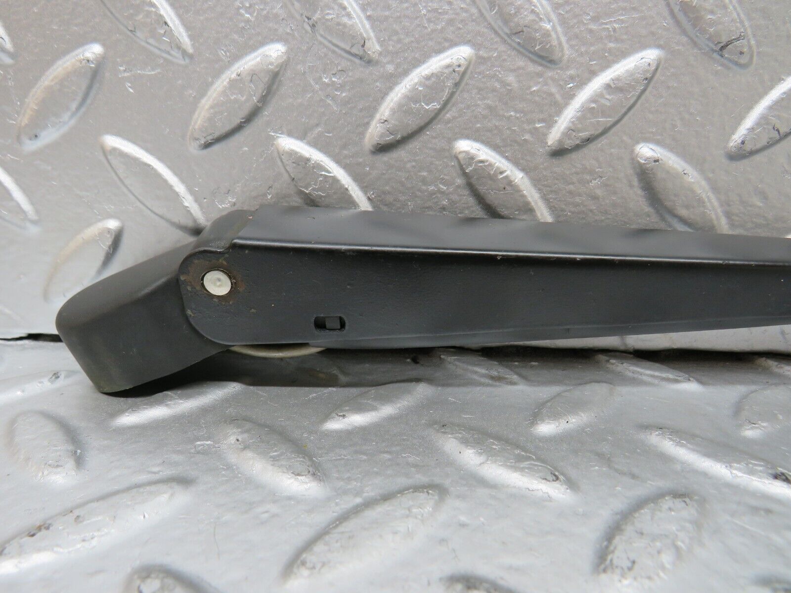 26990 Mercedes-Benz W123 240D Wiper Arm Bosch Left Side 3399990553