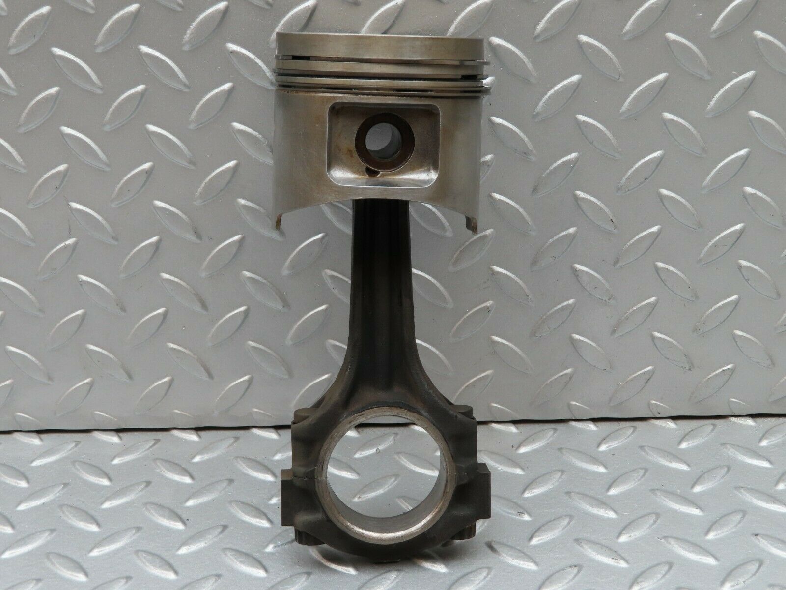 3951 Mercedes-Benz S123 200T Wagon Piston With Connecting Rod 88.985 mm