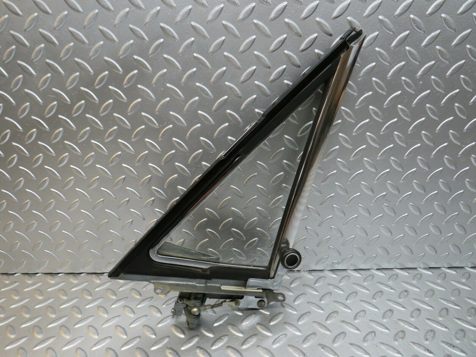24585 Mercedes-Benz W108 Front Right Quarter Window