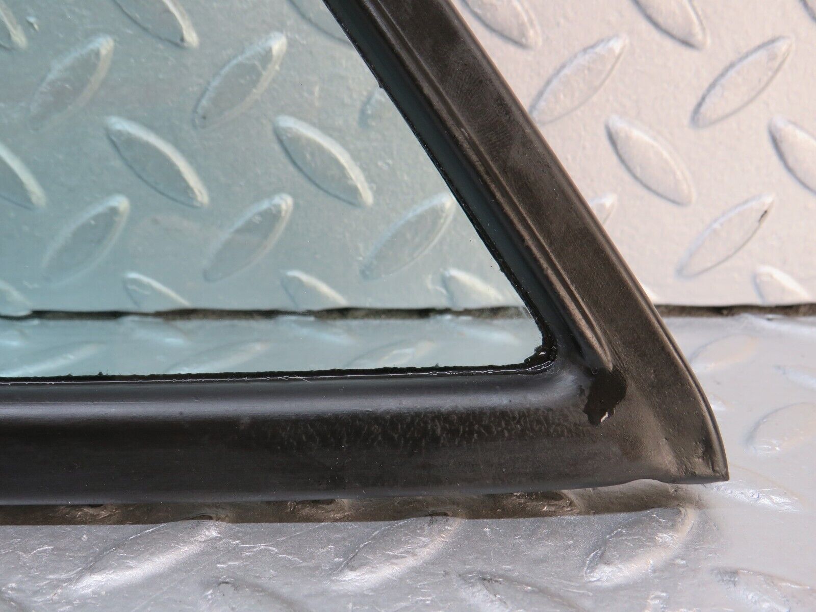 37516 Mercedes-Benz W109 300SEL Rear Right Quarter Window Glass