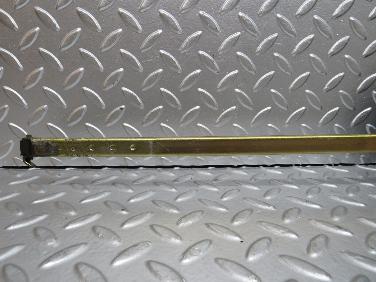 28468 Mercedes-Benz W123 240D Sunroof Manual Opener Mechanism