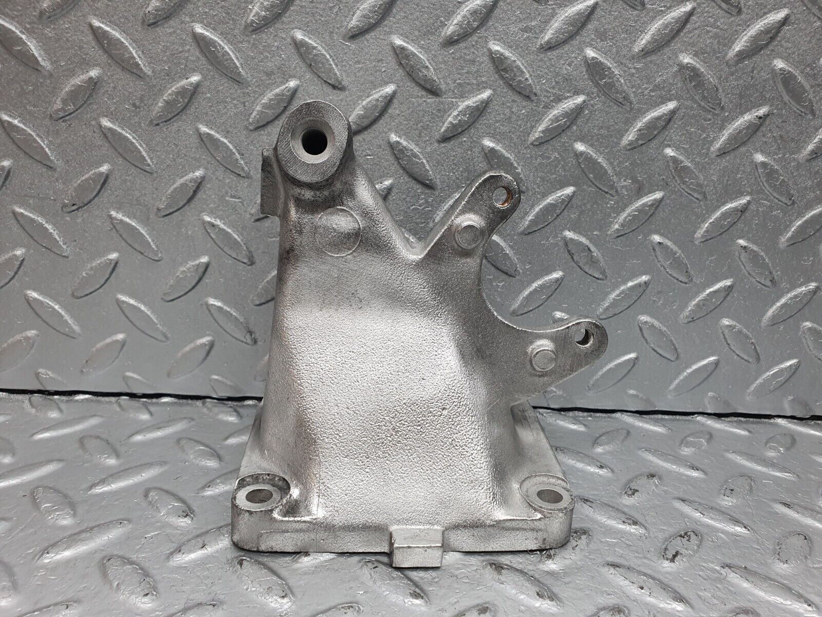 41012 Mercedes-Benz W126 300SE Engine Mount Bracket Right Side 6032230704