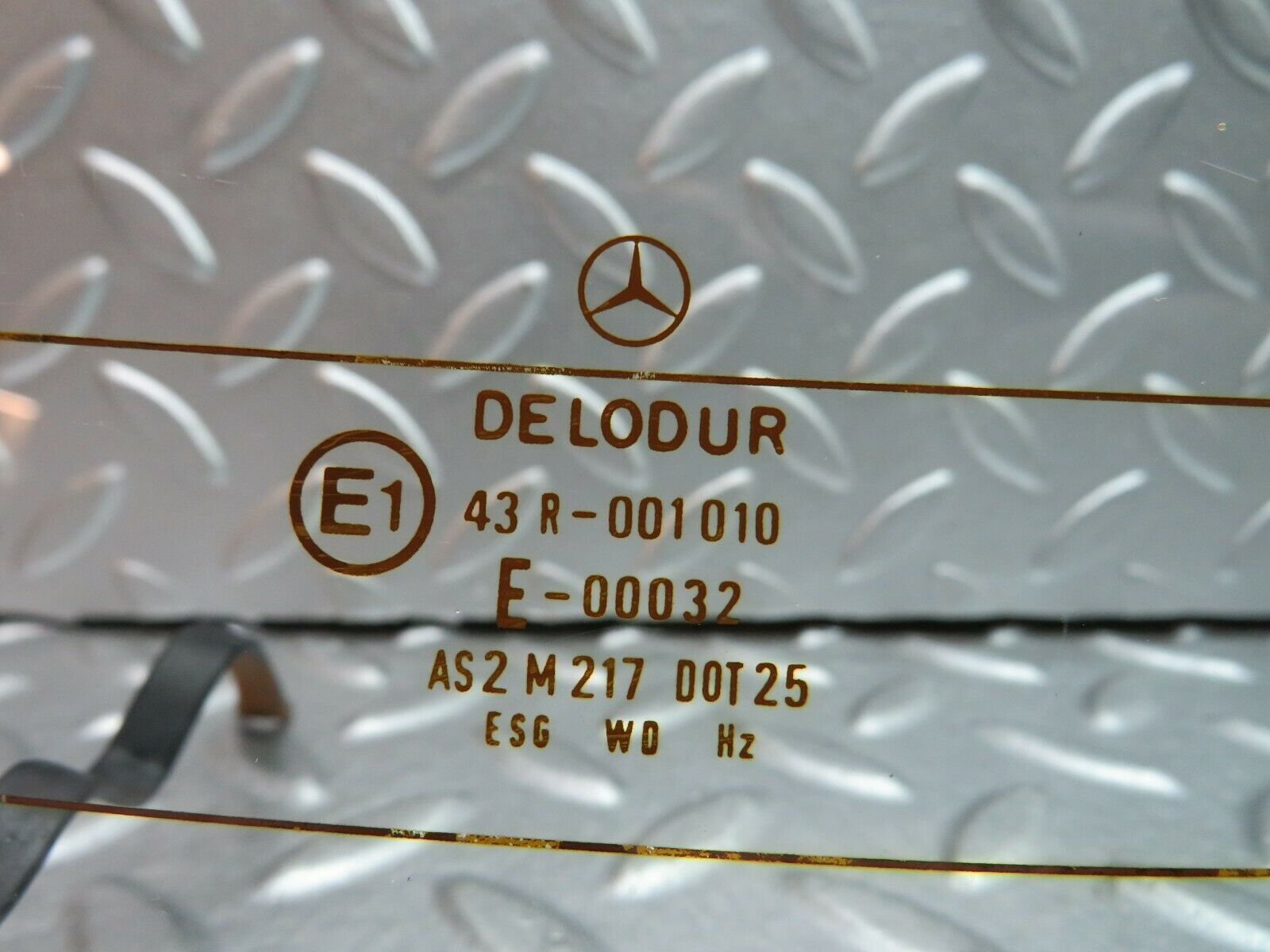 22079 Mercedes-Benz S123 280TE Wagon Heated Rear Windscreen 1237400157