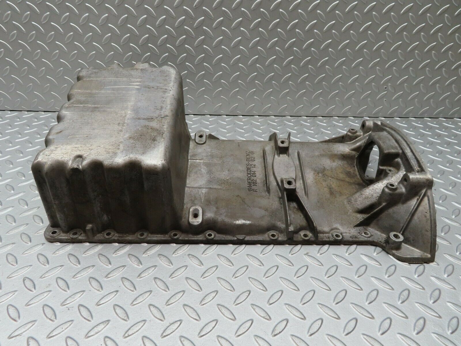 4094 Mercedes-Benz S123 200T Wagon Oil Pan Oil Sump 1020141202