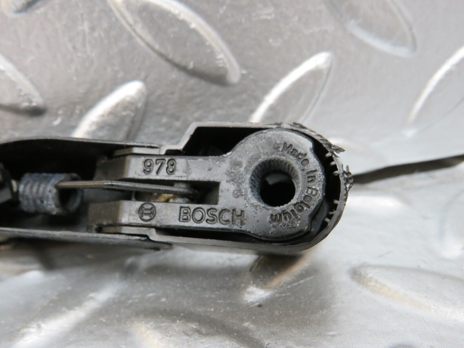 25009 Mercedes-Benz W140 S320 Headlight Wiper Arm Right Bosch