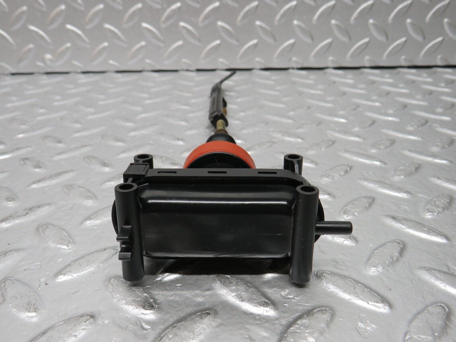 30687 Mercedes-Benz W201 190E 2.0L Trunk Lock Vacuum Actuator 2018050040