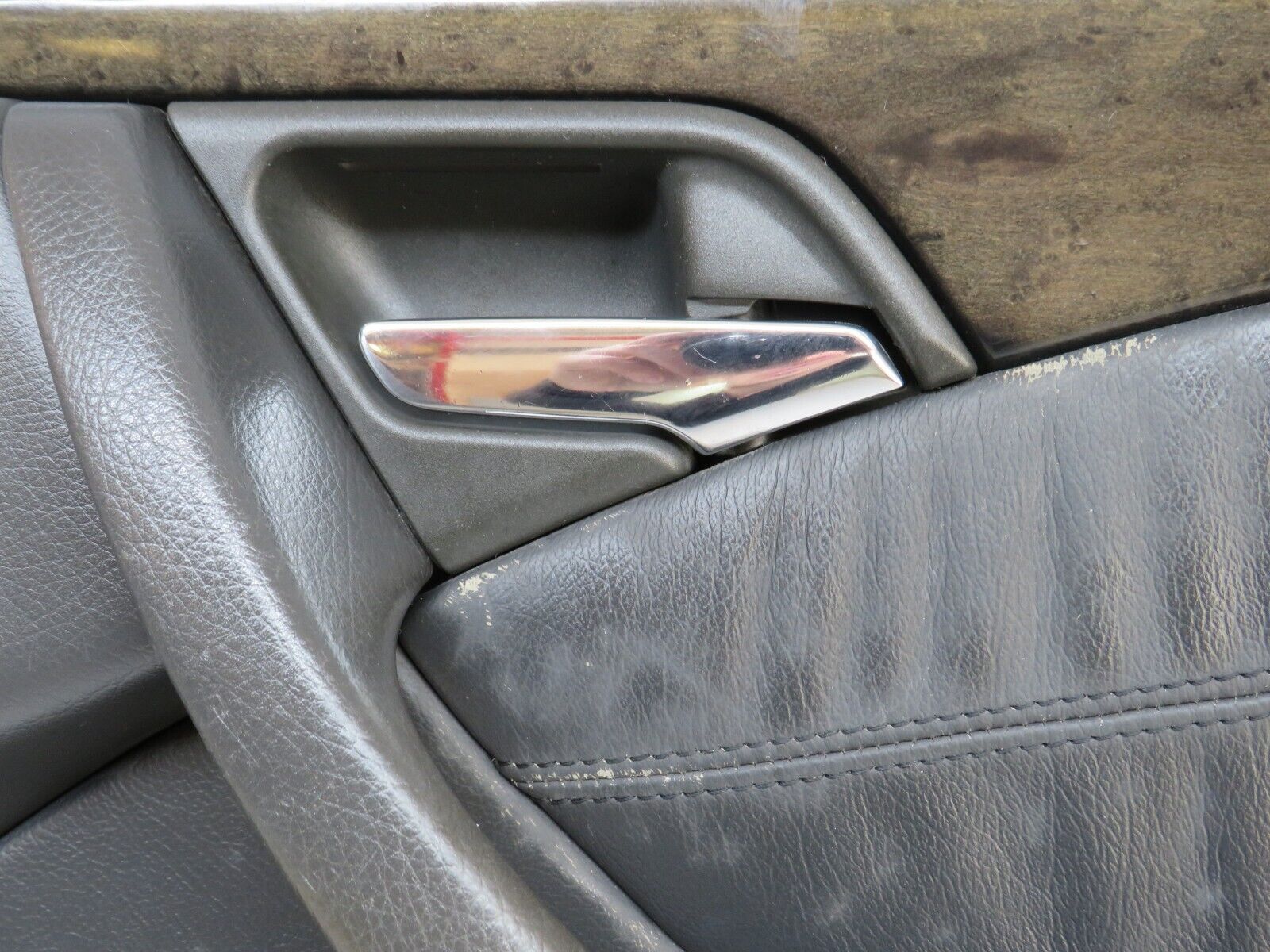 34730 Mercedes-Benz W210 320E Front Right Door Card 2107201651