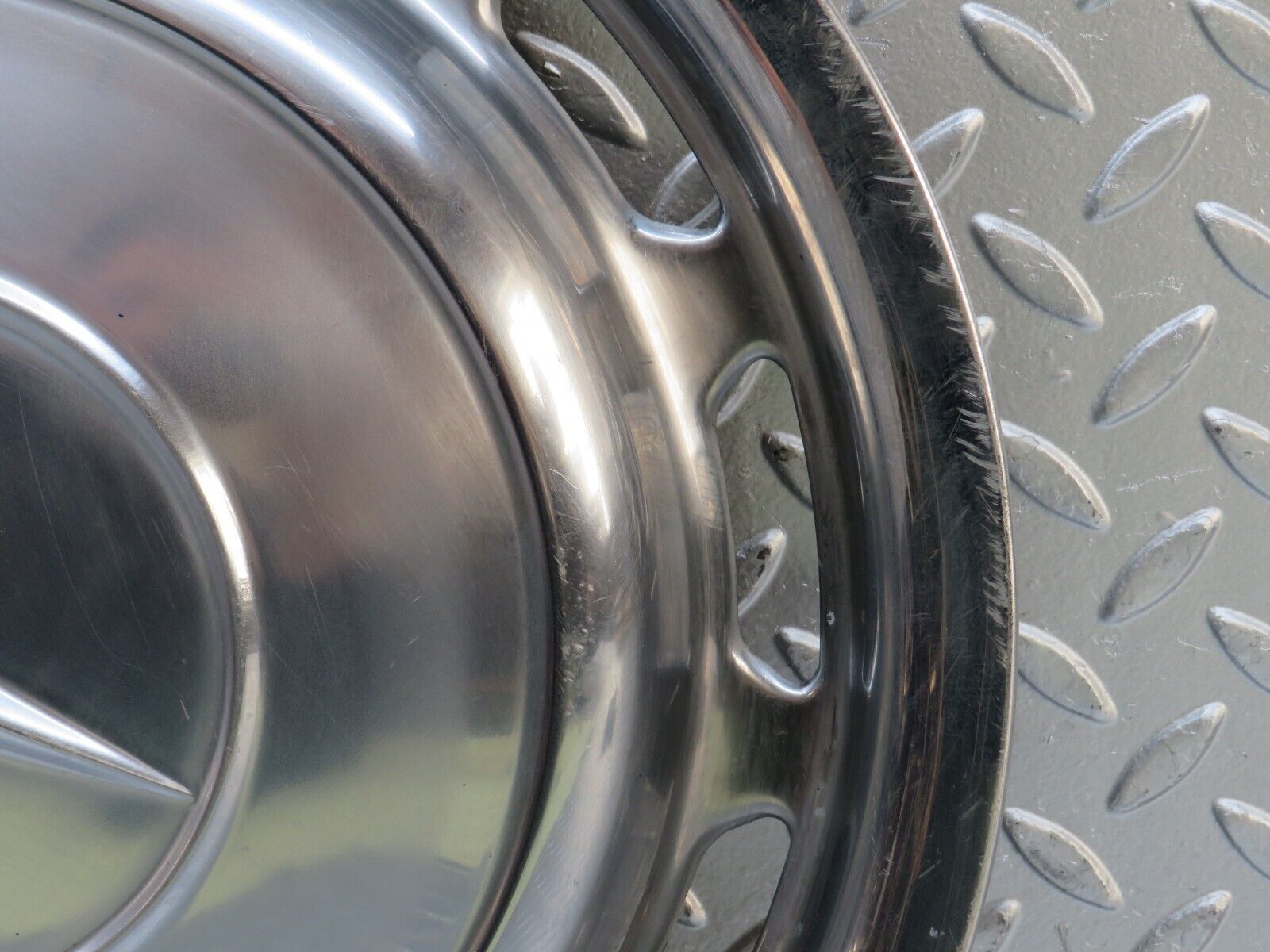 28410 Mercedes-Benz S123 240D Wagon Wheel Trim Hub Cap 14"