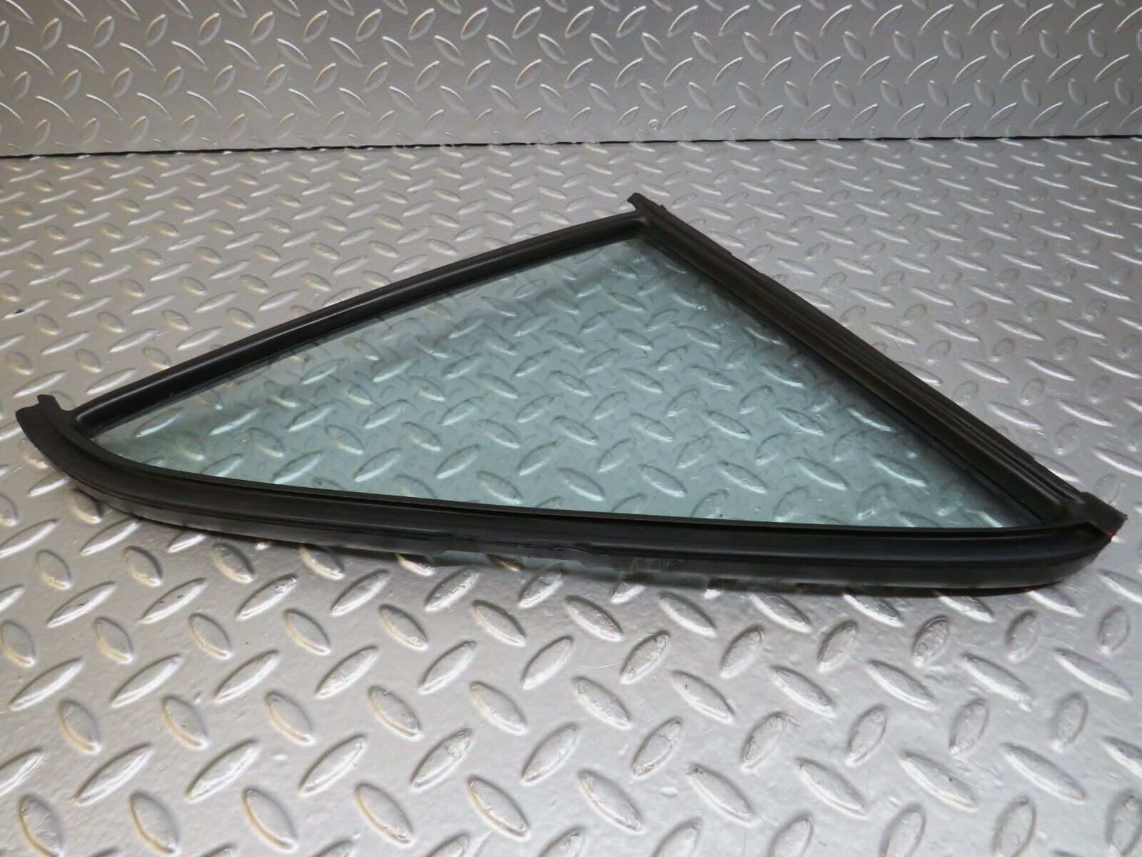 25469 Mercedes-Benz W123 200 Rear Right Quarter Window 1237350224