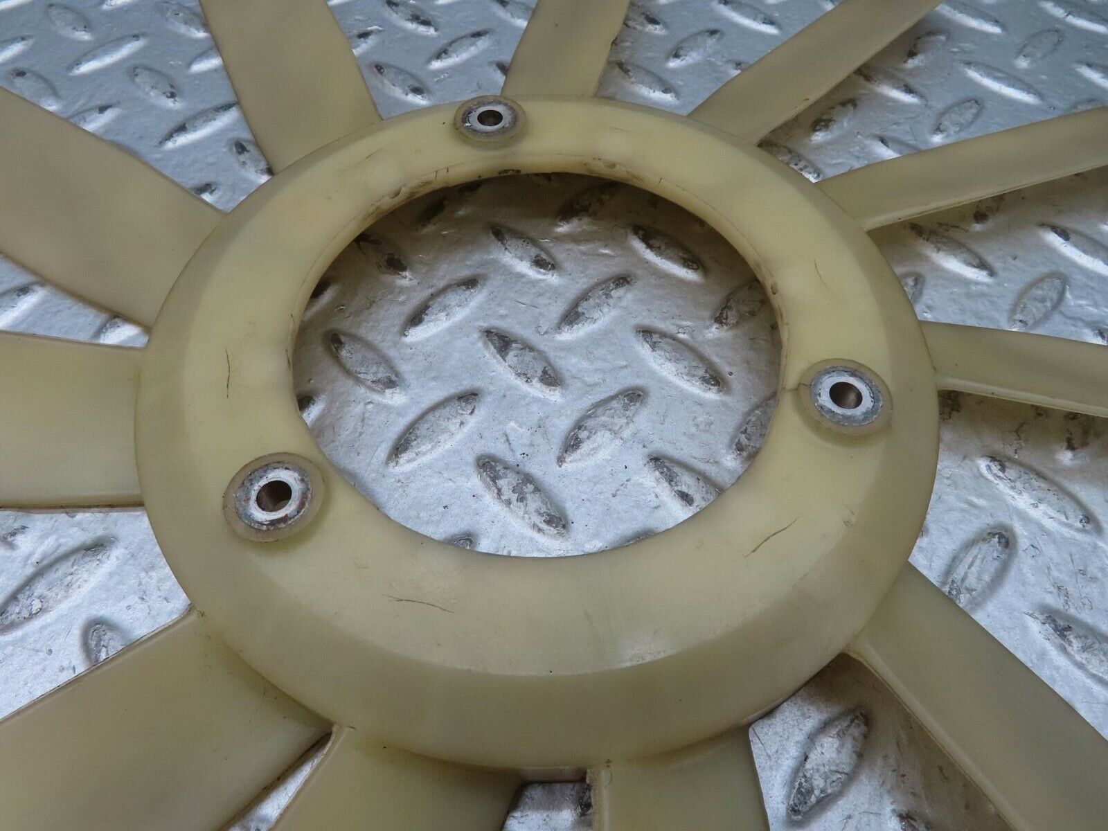 15877 Mercedes-Benz W123 280E Engine Cooling Fan 1102050106