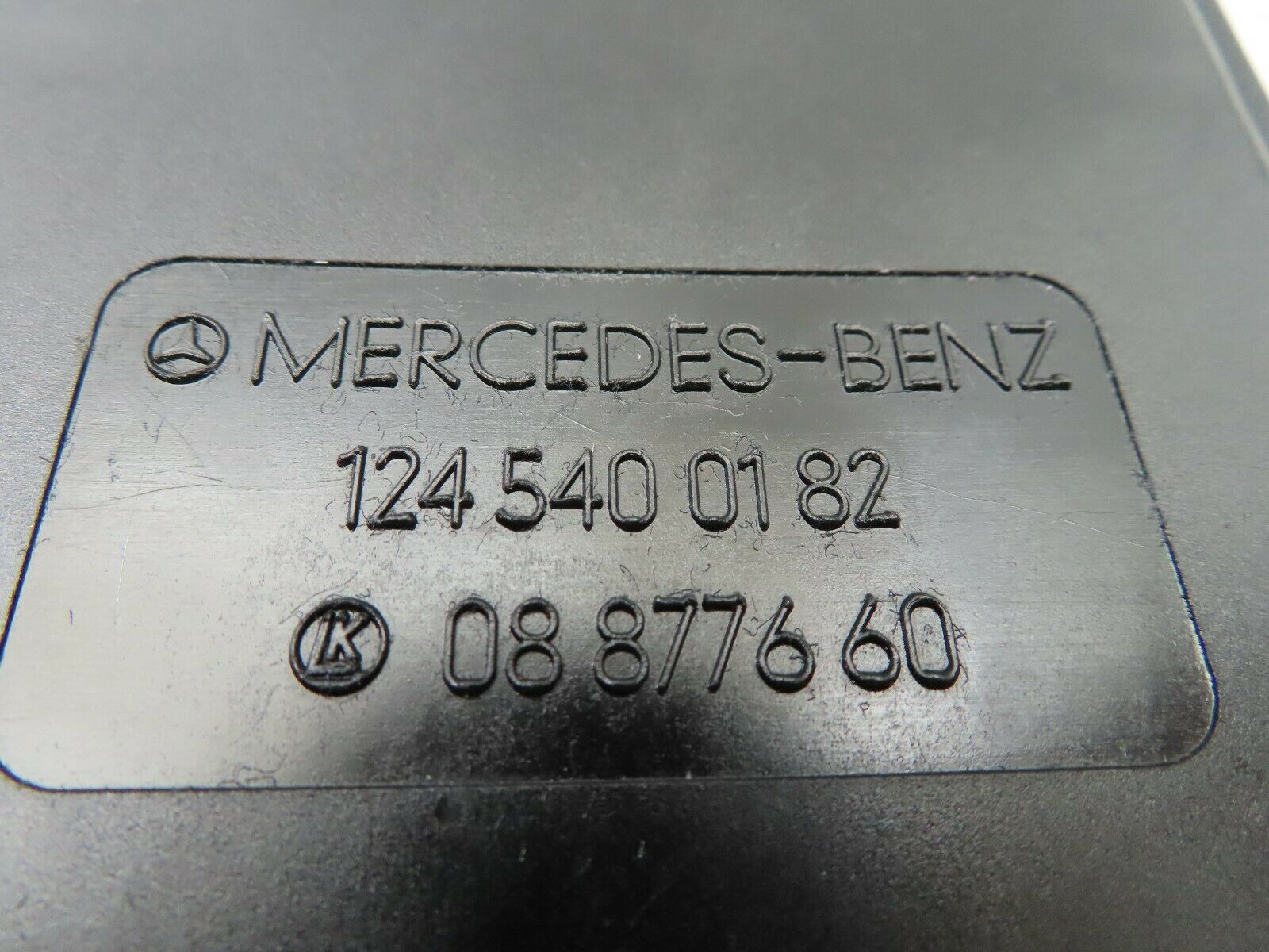 6675 Mercedes-Benz S124 E220 Wagon Fuse Box Cover Panel Lid 1245400182