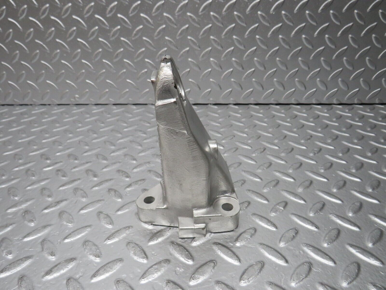 30731 Mercedes-Benz W201 190E 2.0L Engine Mount Bracket Right Side 1022234204