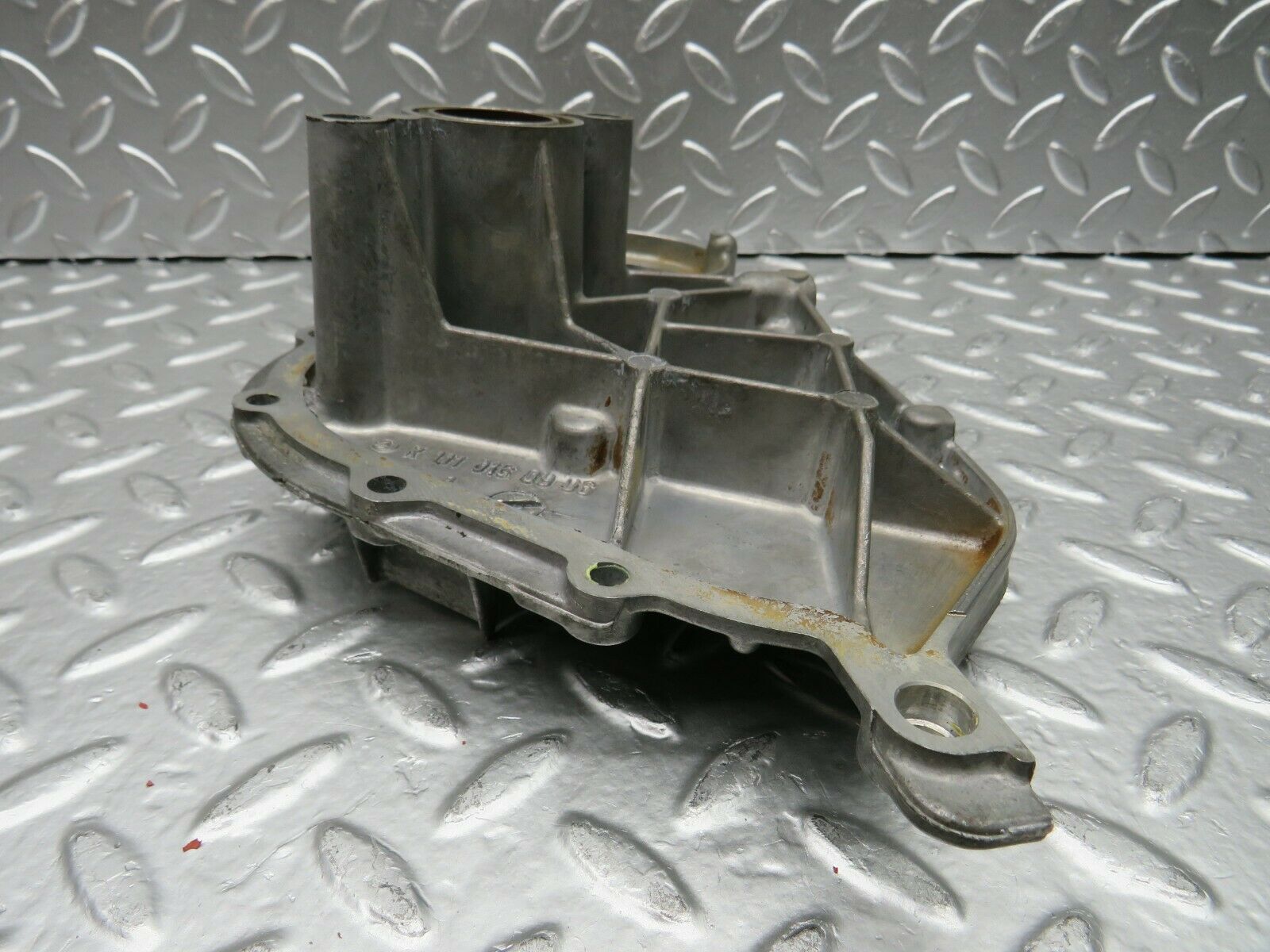 22503 Mercedes-Benz C124 E220 Coupe Cylinder Head Front Cover 1110160906