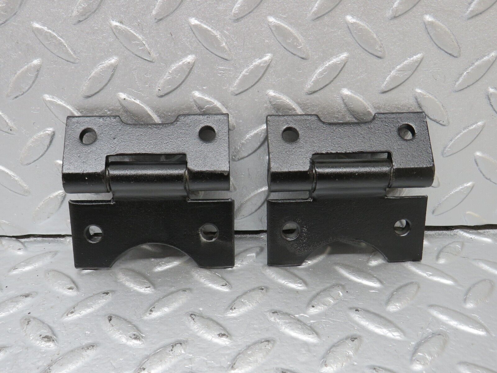 40582 Mercedes-Benz W123 300D Door Hinge Right Side 1237200037