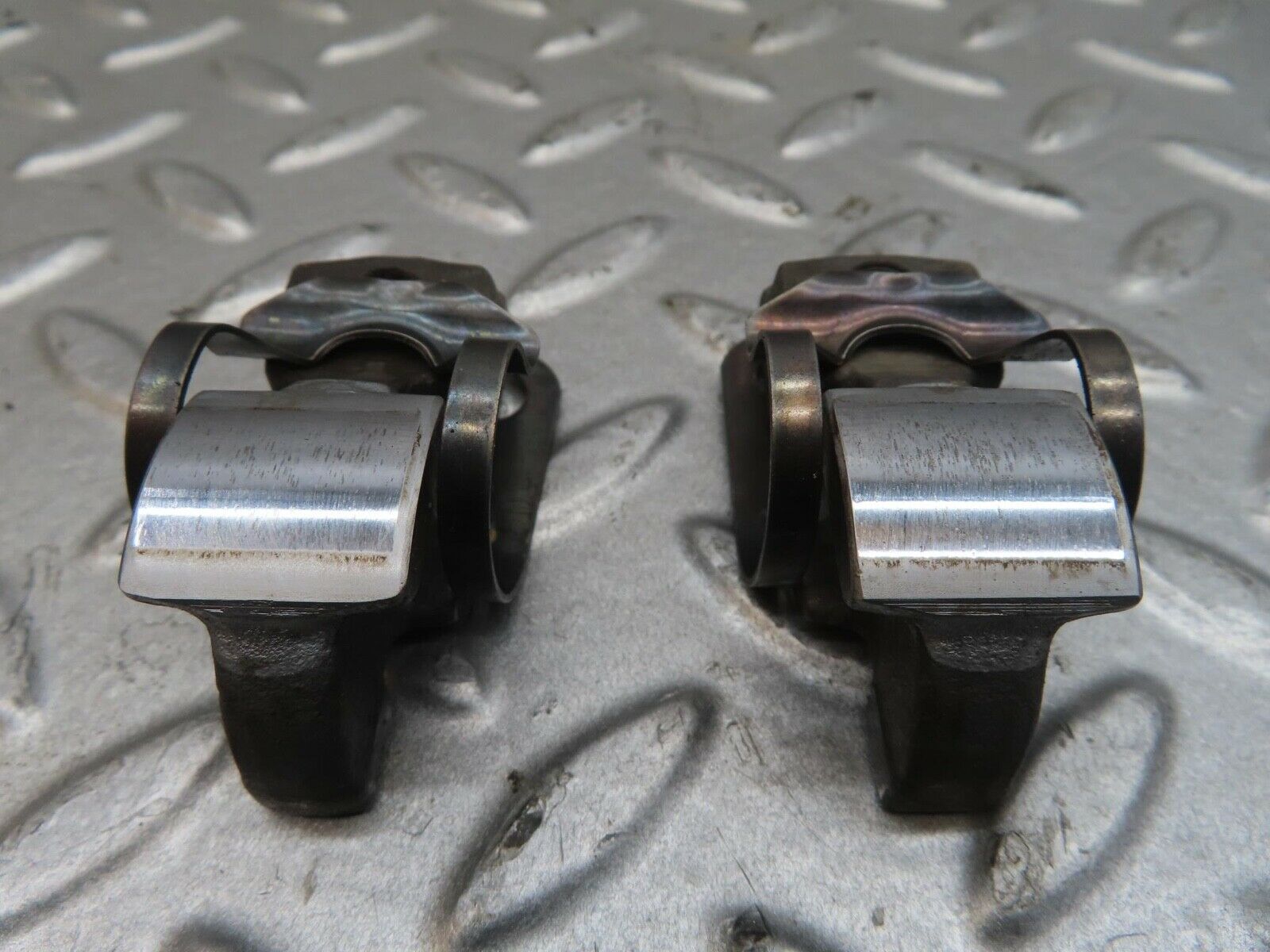 13792 Mercedes-Benz R107 450SL Valve Rocker Arm Set With Retaining Spring
