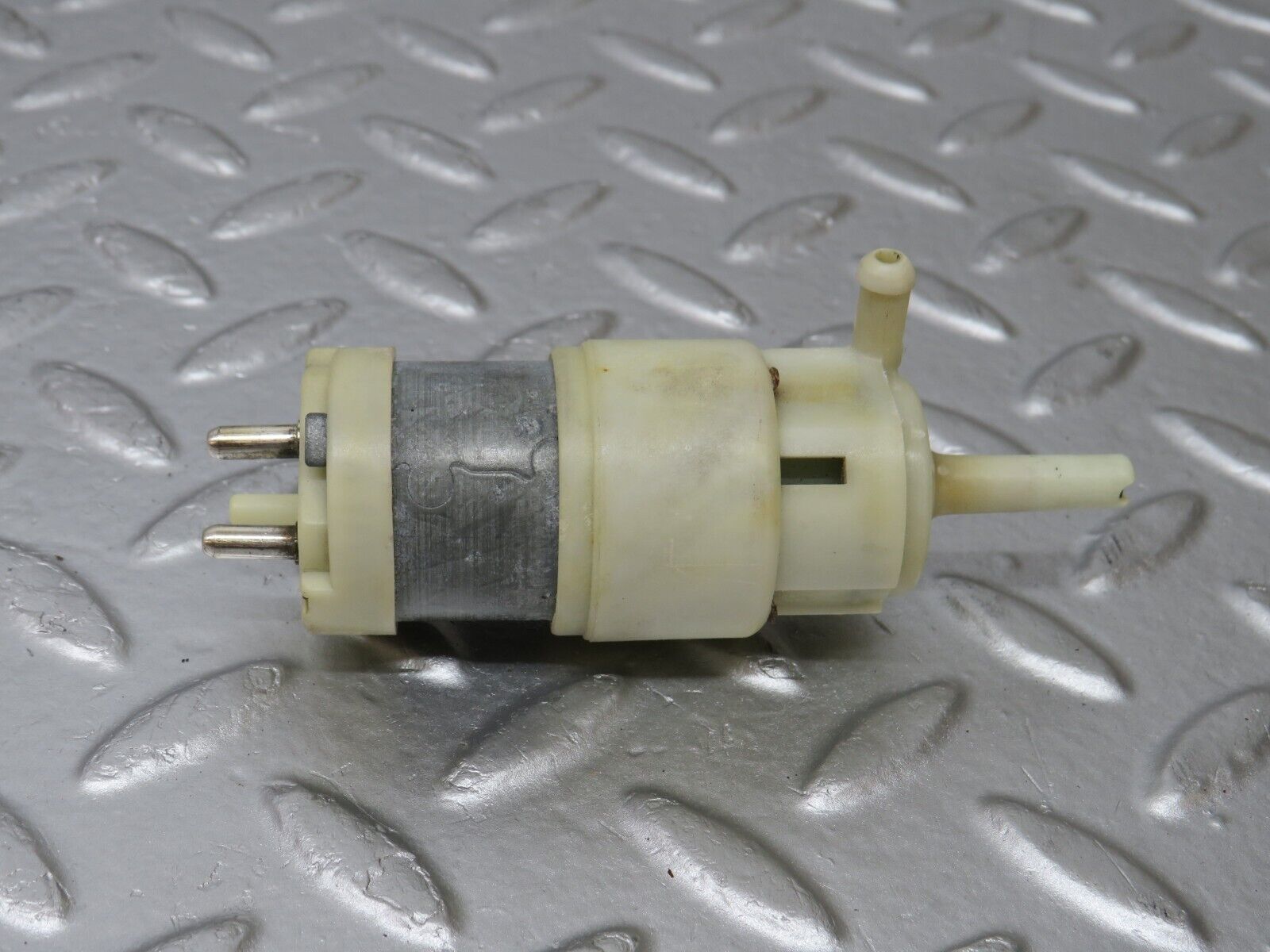 34402 Mercedes-Benz C126 380SEC Coupe Windscreen Washer Pump Hella