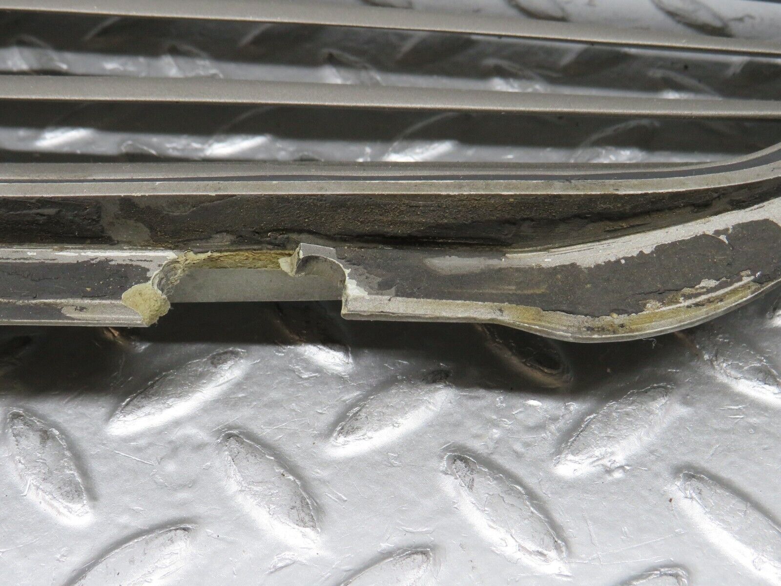 0706 Mercedes-Benz C107 350SLC Coupe Side Window Louvre Rear Left