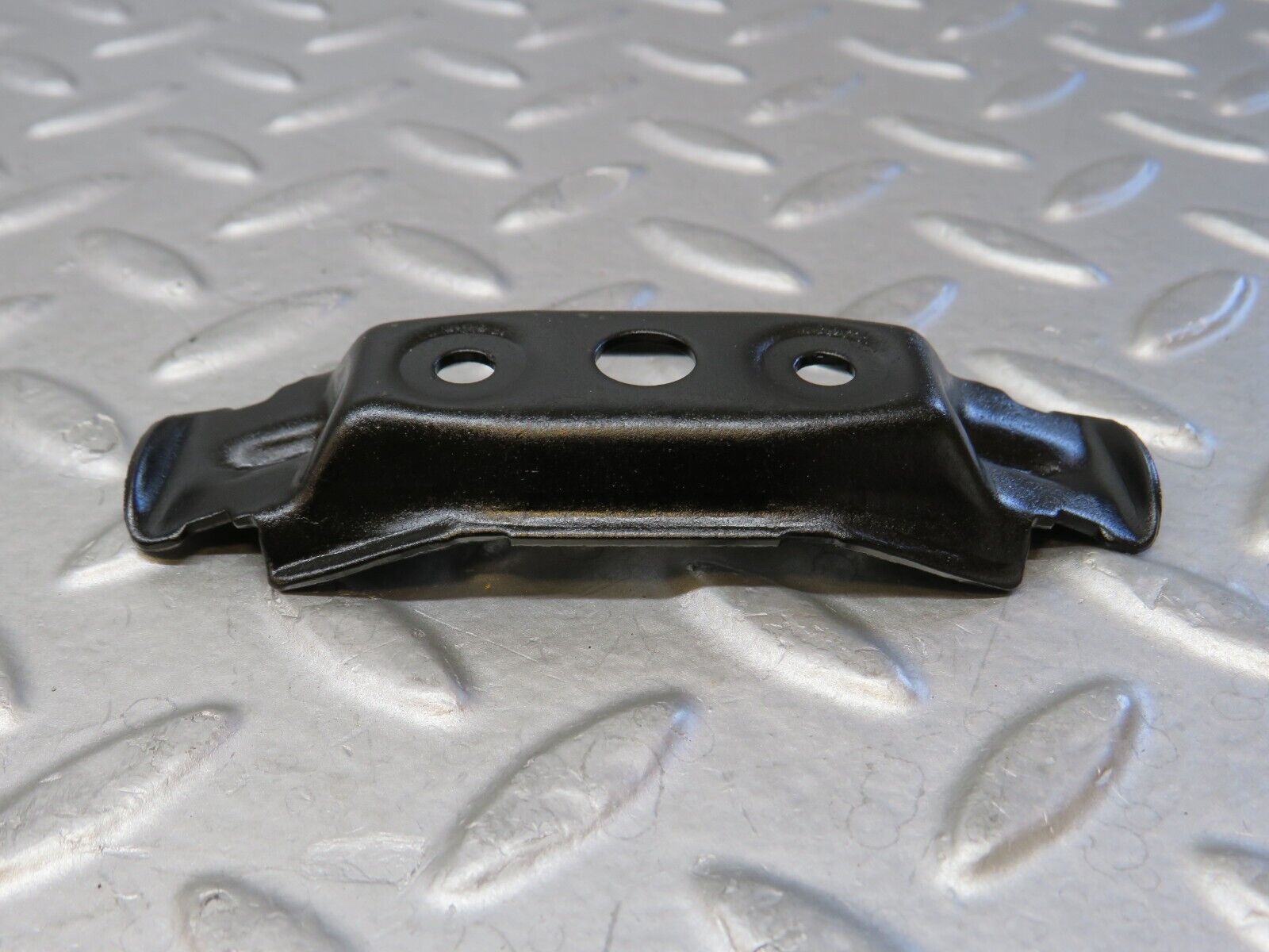 36795 Mercedes-Benz W201 190E 2.0L Fuel Pump Fuel Filter Bracket Holder