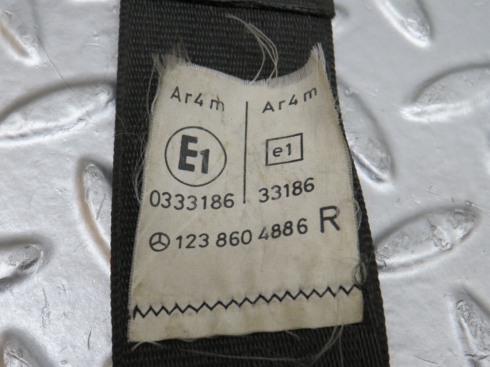 26979 Mercedes-Benz W123 240D Front Right Seat Belt 1238604886