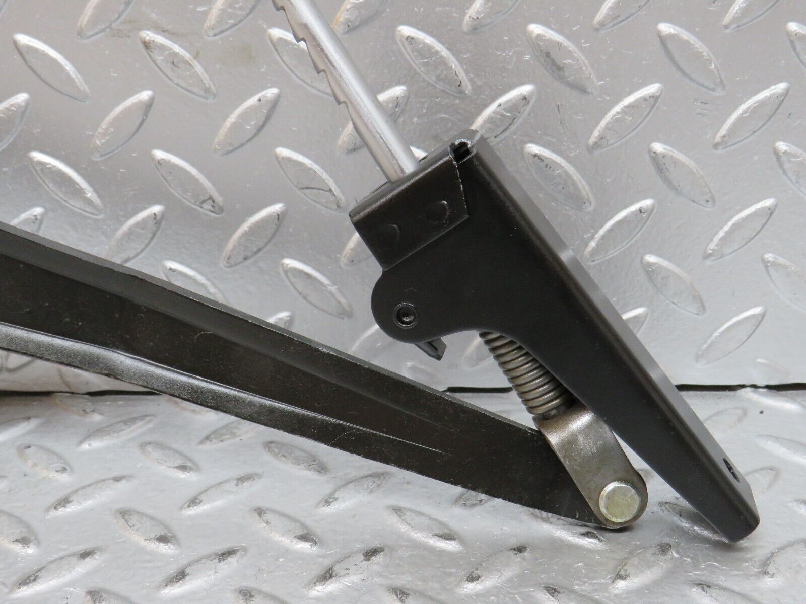 28390 Mercedes-Benz S123 240D Wagon Handbrake Regulator