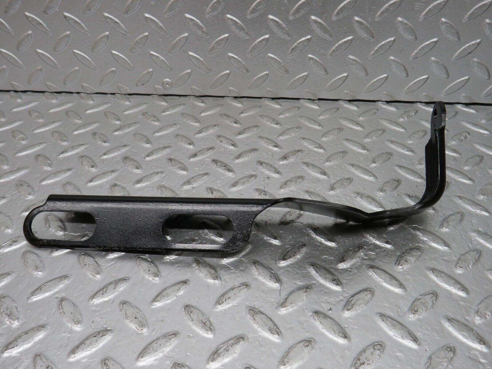 33399 Mercedes-Benz W202 C180 Exhaust Holder Bracket 2104921841