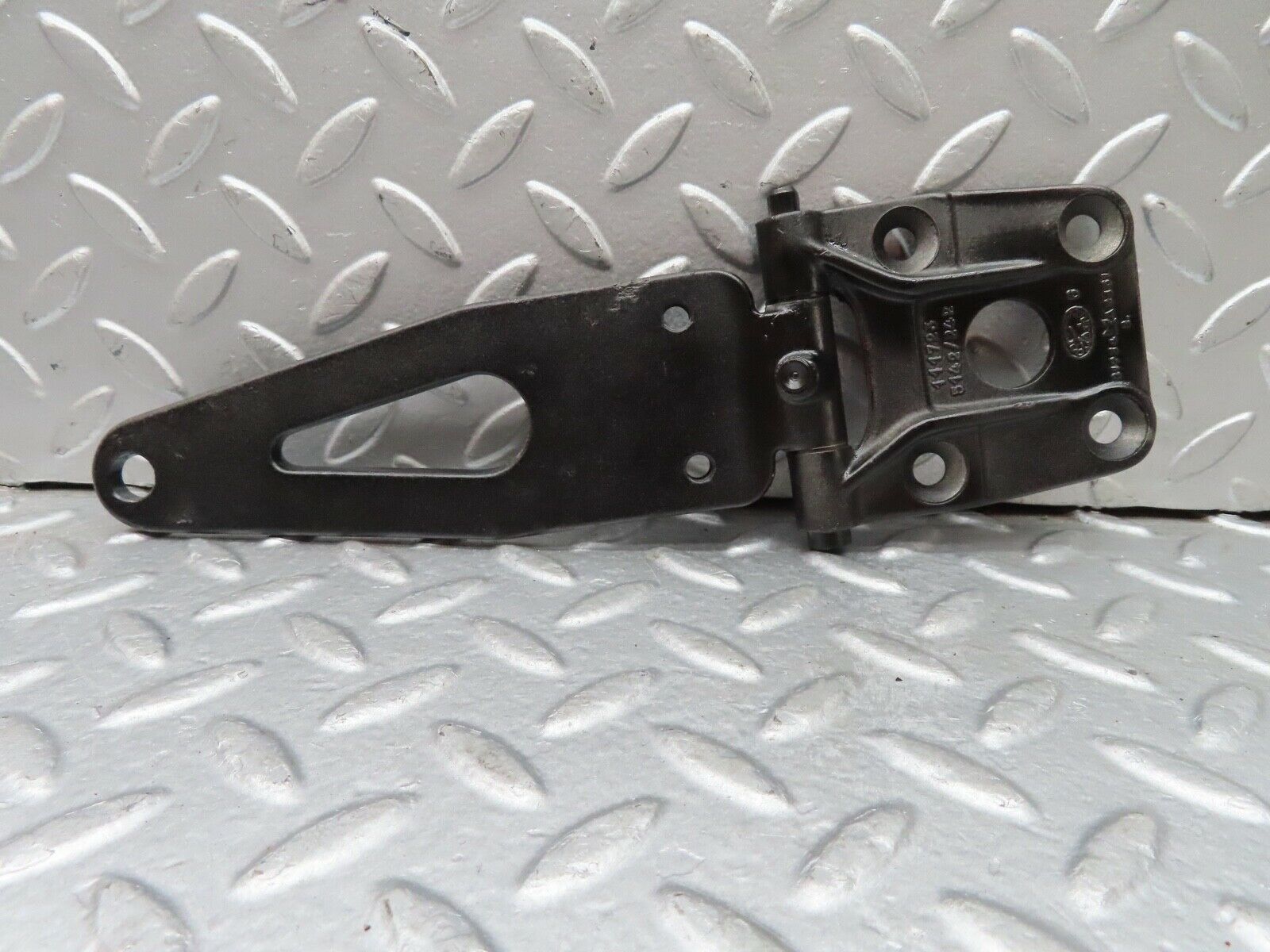 18224 Mercedes-Benz W111 220SE Coupe Left Door Hinge 1117235041