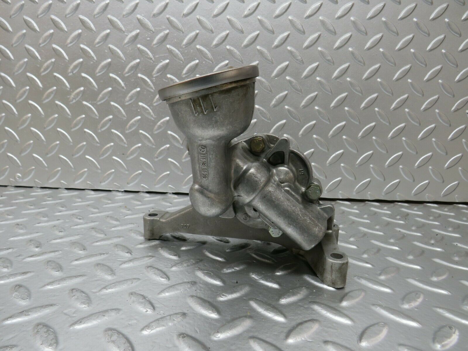 24359 Mercedes-Benz S124 220TE Wagon Oil Pump 1111810201