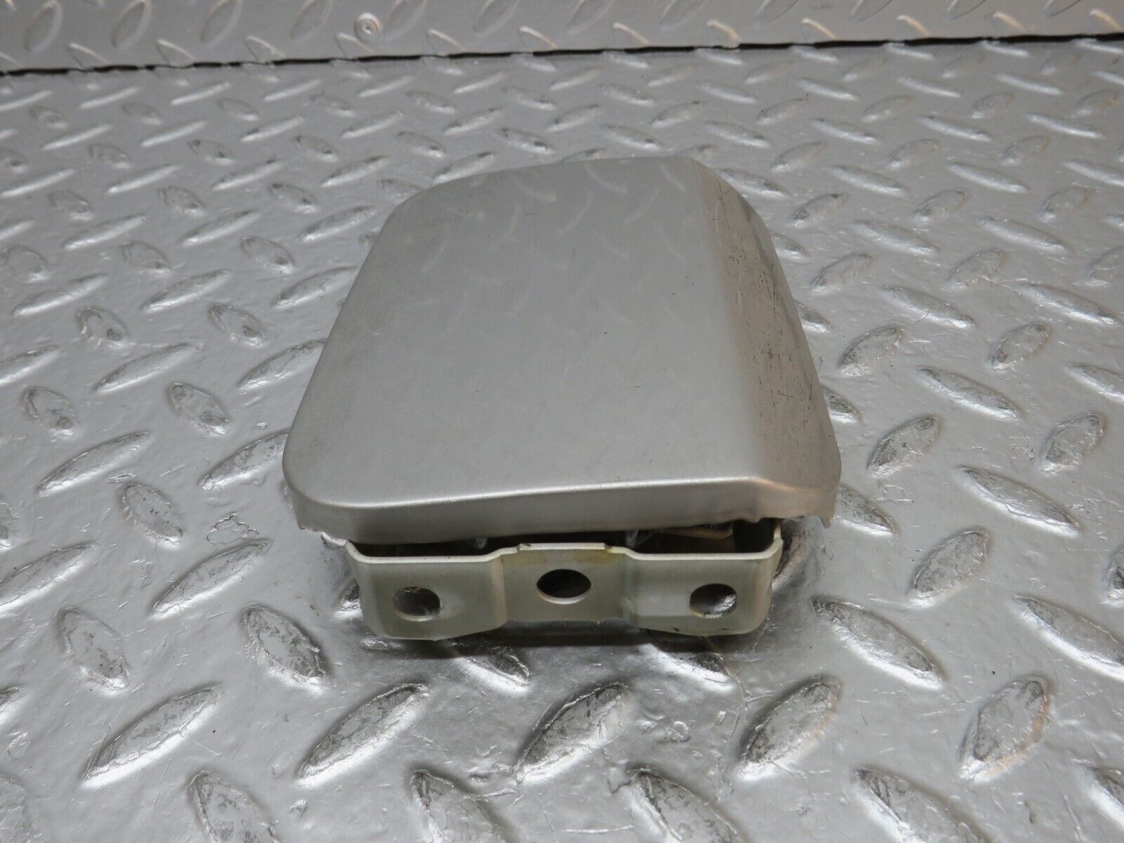 31720 Mercedes-Benz W201 190LE 1.8L Fuel Tank Flap Cap 2015842839