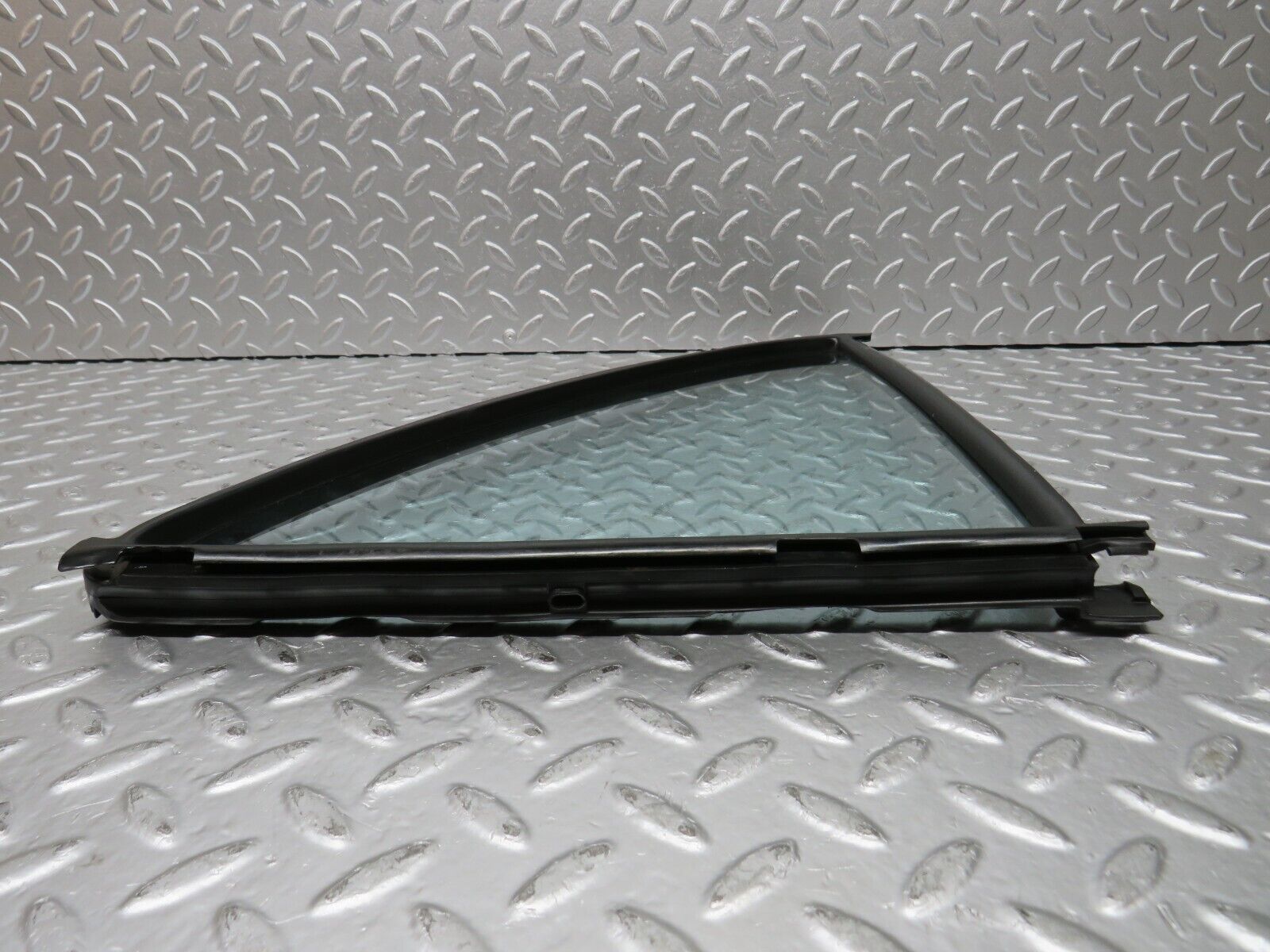 32036 Mercedes-Benz W123 230E Rear Right Quarter Window Glass