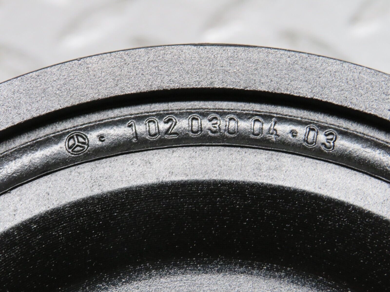 29882 Mercedes-Benz W123 230E Crankshaft Vibration Damper Pulley 1020300403