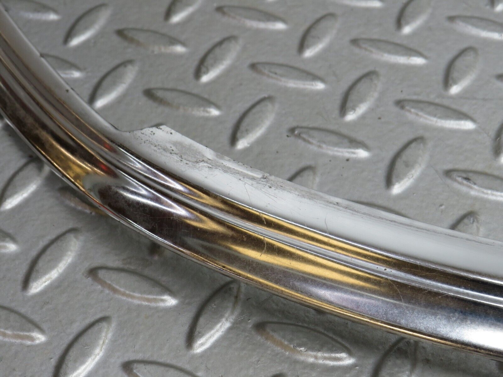37582 Mercedes-Benz W109 300SEL Rear Windscreen Chrome Frame