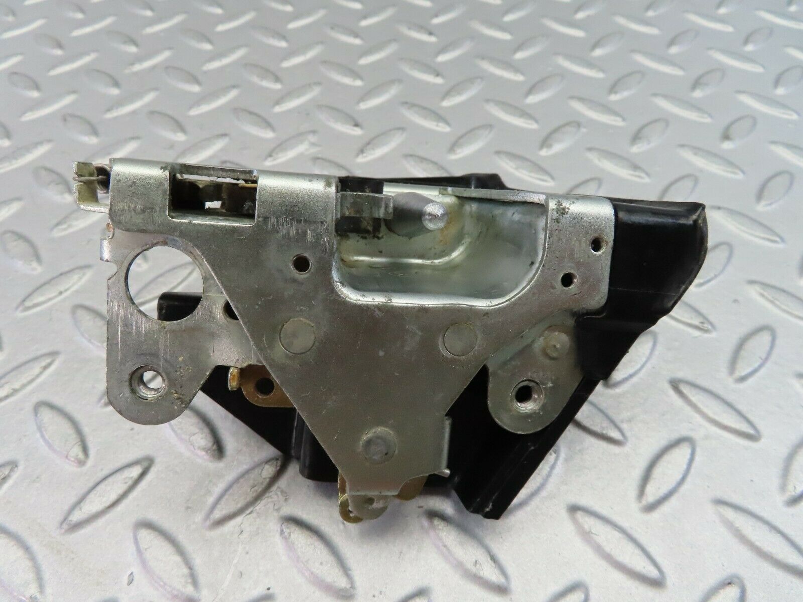 7702 Mercedes-Benz S123 230TE Wagon Rear Left Door Lock Mechanism 1237330108